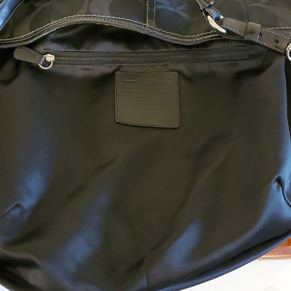 Signature Coach - Picture 4 of 9